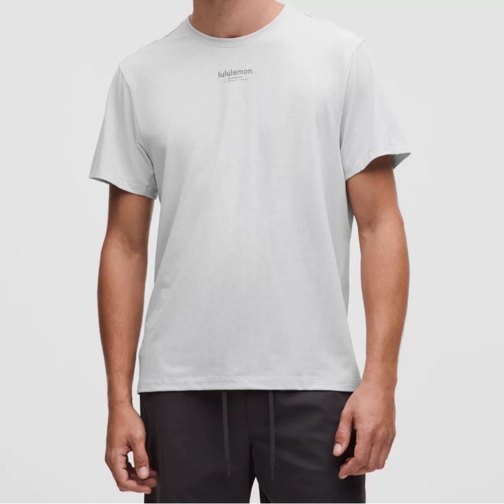 M4-4 NWT Size XL Men Lululemon Lightweight Knit Workout Short Sleeve HVPR